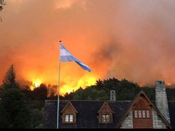 la baja de las temperaturas ayuda a contener las llamas en chubut la baja de las temperaturas ayuda a contener las llamas en chubut