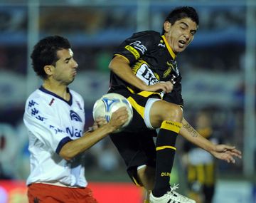 Tigre y Olimpo se miden en Victoria en un duelo clave por mantener la categoría