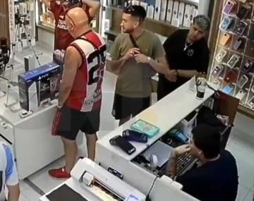 Un hincha de River fue detenido en Paraguay por robar un celular