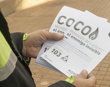 Los folletos que repartieron en Morón a propósito de la campaña contra el enemigo silencioso