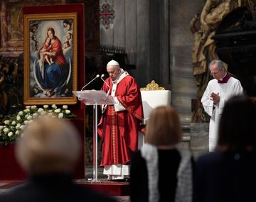 El papa Francisco dona un millón de euros a un fondo de desocupados por la pandemia de coronavirus