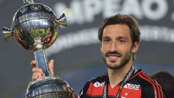 river se mueve por un lateral izquierdo y apunto a un campeon de la blibertadores river se mueve por un lateral izquierdo y apunto a un campeon de la blibertadores