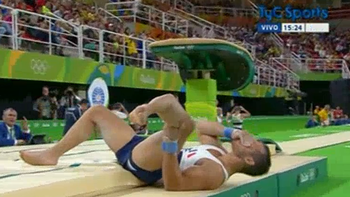 la peor lesion de rio: un gimnasta se fracturo una pierna tras un salto la peor lesion de rio: un gimnasta se fracturo una pierna tras un salto
