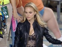 la maternidad le sento bien a su escote la maternidad le sento bien a su escote