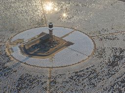 La planta solar más grande del mundo es un problema para los aviones