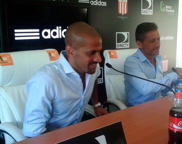 Vivas fue presentado como nuevo DT del Pincha