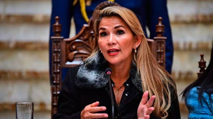 Jeanine Áñez asumió la presidencia en La Paz tras el golpe de Estado en Bolivia