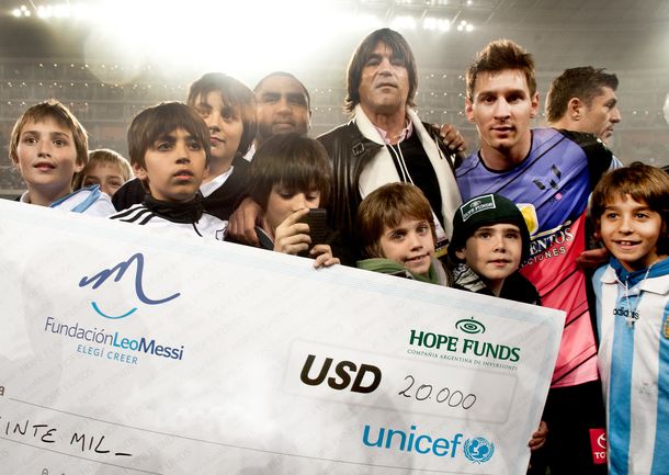 Messi y Neymar llevaron su fútbol solidario a Perú