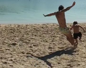 Al jugador del Atalanta se le fue la mano...o la pierna