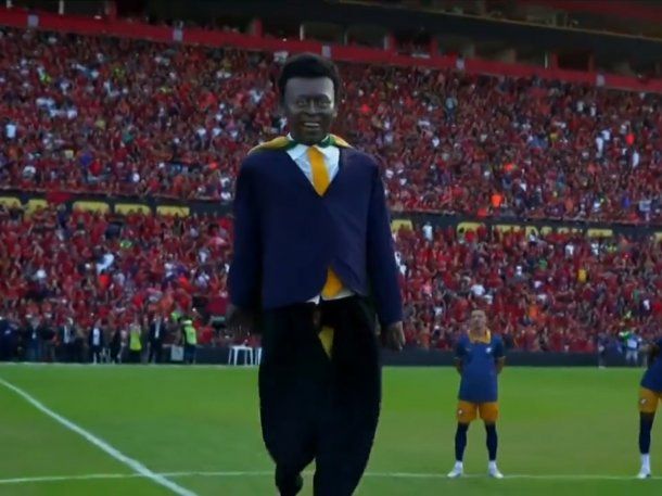 Video: quisieron homenajear a Pelé y provocaron una catarata de memes