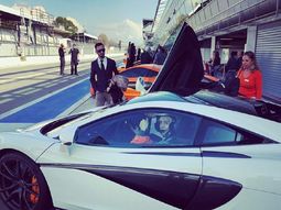 Wanda Nara, a toda velocidad en un circuito de Formula 1 Wanda Nara, a toda velocidad en un circuito de Formula 1