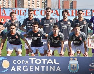 Preocupación por un jugador titular de Estudiantes: está internado con meningitis