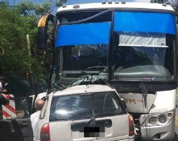 Cuatro muertos por un choque frontal entre un auto y un colectivo