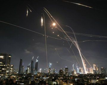 Irán responde a la agresión de Israel y dispara más de 100 misiles sobre Tel Aviv