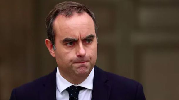 Francia: renunció el primer ministro de Emmanuel Macron a un día de presentar a su Gabinete