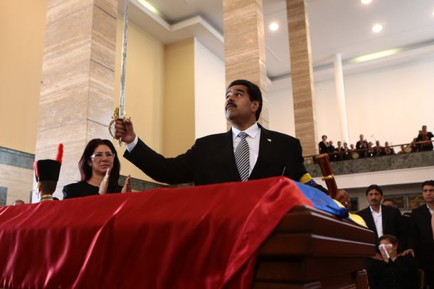 Nicolás Maduro juró como presidente encargado en Venezuela