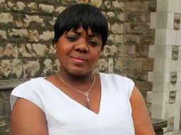 Belly Mujinga muri&oacute; por coronavirus luego de que un hombre contagiado le escupiera