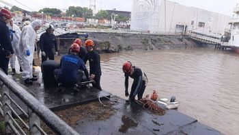 hallaron un cuerpo flotando en puerto madero: investigan si se suicido tras perder en el casino hallaron un cuerpo flotando en puerto madero: investigan si se suicido tras perder en el casino