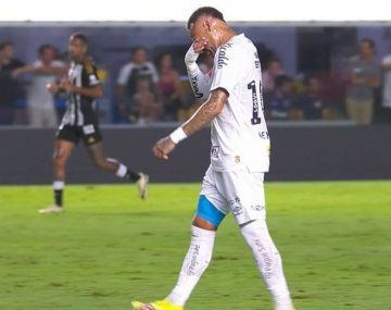 Neymar se lesionó otra vez y se retiró llorando en su partido 100 con Santos