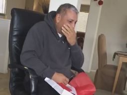 video: mira la emotiva reaccion de un hombre al ver su regalo de navidad video: mira la emotiva reaccion de un hombre al ver su regalo de navidad