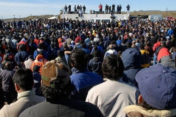 Condenan a perpetua a cuatro petroleros por la muerte de un policía