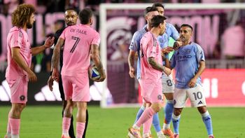 el fuerte cruce de messi y de paul con maxi moralez: ¿habia antecedentes en racing o juveniles? el fuerte cruce de messi y de paul con maxi moralez: ¿habia antecedentes en racing o juveniles?
