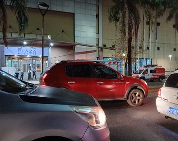 Amenaza de bomba en el Plaza Oeste: fuerte operativo y desalojo