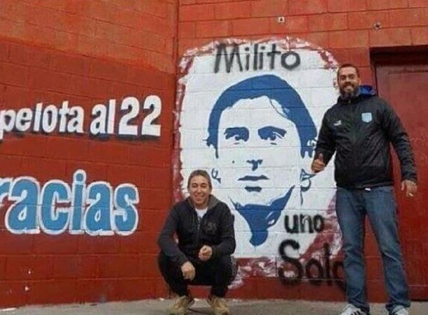 Osados: hinchas de Racing pintaron un mural de Diego Milito en la cancha del Rojo