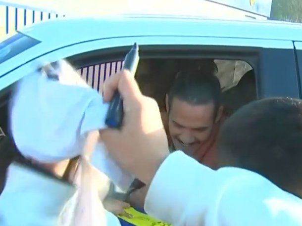 Incluso antes de su debut, ya comenzó el romance de Edinson Cavani con los hinchas de Boca