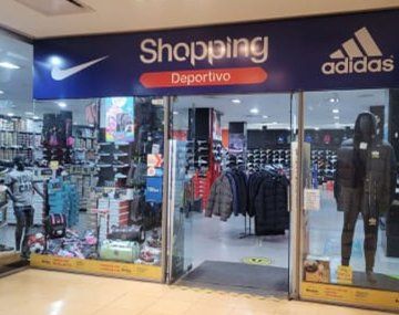 Despidieron a 90 empleados de una compañía de ropa deportiva y piden ayuda: La gente está dormida