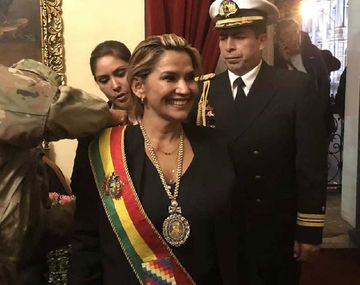 Se terminó de consumar el golpe de Estado: Jeanine Añez se autoproclamó presidenta