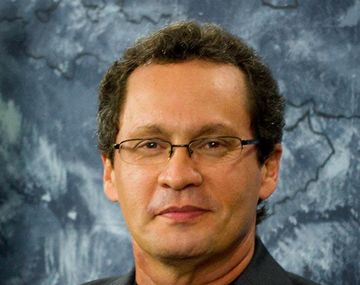 Un candidato pretende curar gays y prohibir recitales de rock