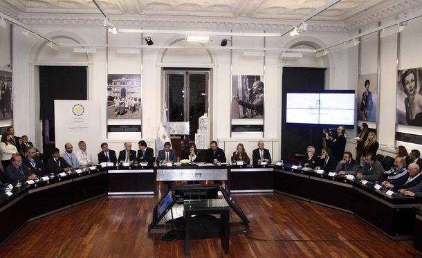 El salario mínimo aumenta un 31% y llegará a 4.716 pesos en enero