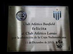 gran gesto: banfield felicito a su rival lanus por el titulo gran gesto: banfield felicito a su rival lanus por el titulo