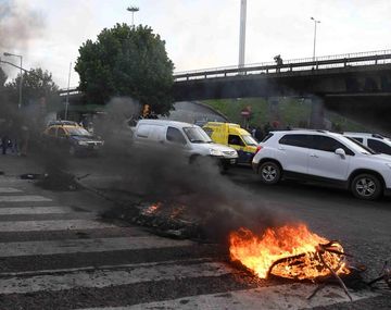 Colectiveros levantaron el corte en avenida General Paz por el asesinato del chofer