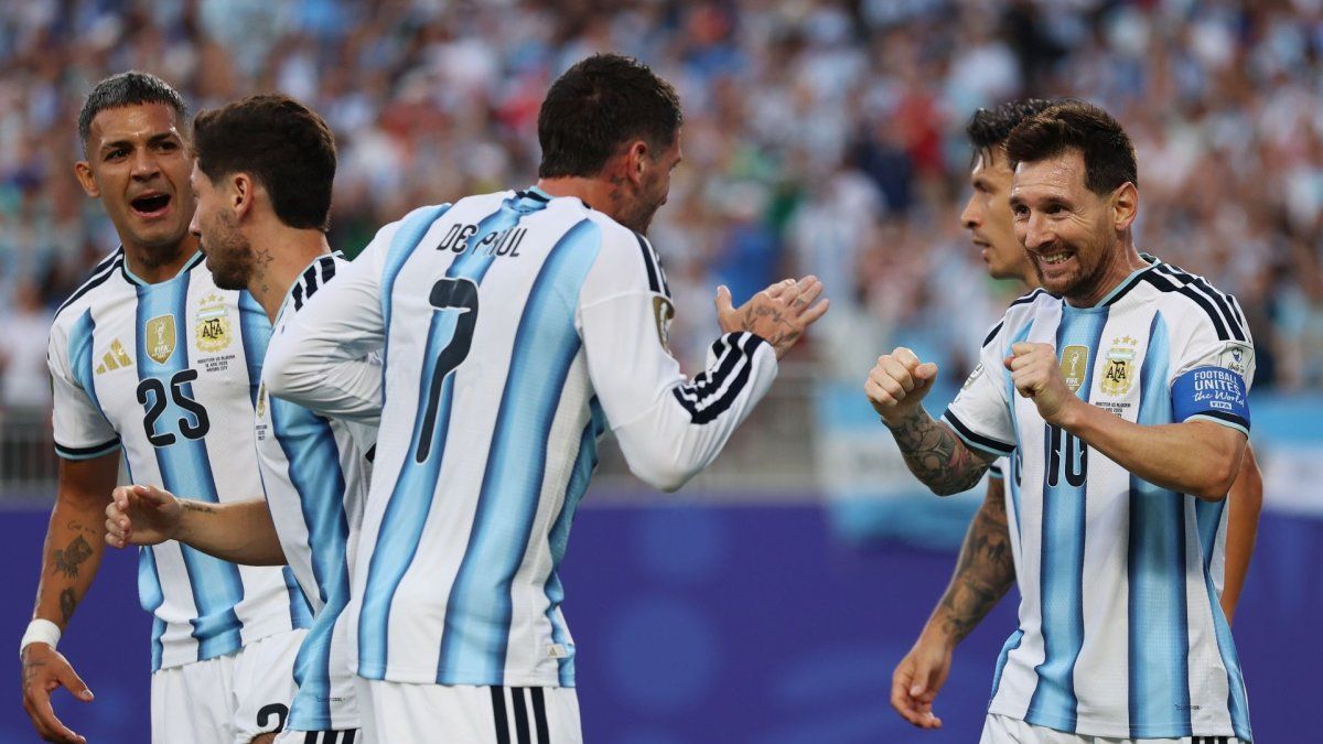 Lionel Messi abrió el marcador para la Selección Argentina en el debut ante Argelia.&nbsp;