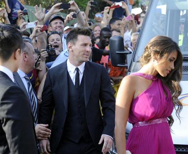 Messi y Antonella, los más elegantes en la boda de Xavi
