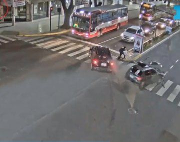 La Plata: una mujer se salvó de milagro tras un violento choque