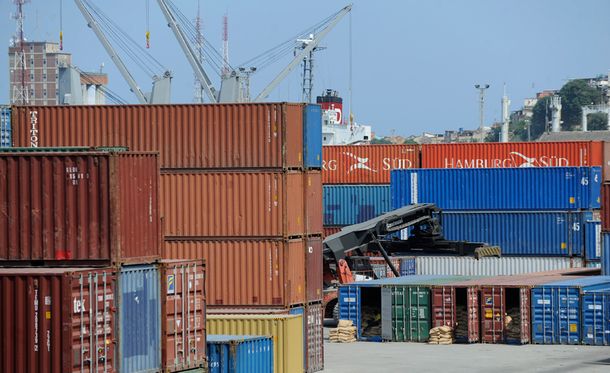 La UIA advierte sobre el peligro de liberar por completo las importaciones
