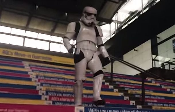 VIDEO: La increíble caída de un personaje de Star Wars