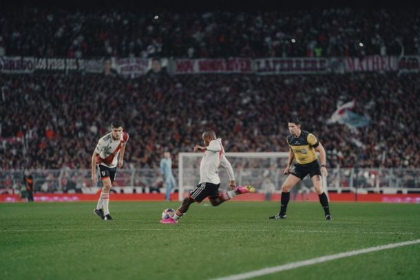 River le ganó 2-0 a Colón y acaricia el título