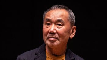 Murakami expone su idea que invita a reflexionar sobre cómo enfrentamos el dolor y la pérdida. Murakami expone su idea que invita a reflexionar sobre cómo enfrentamos el dolor y la pérdida.