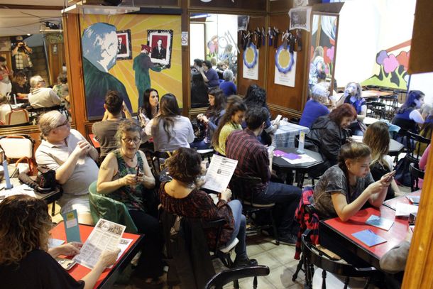 Son un bar cooperativa y les llegó una factura de luz de 160 mil pesos