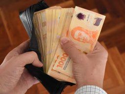 El Gobierno aumentó por decreto el salario mínimo: a cuánto asciende