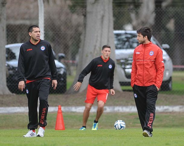 Riquelme se movió diferenciado y sigue en duda para el debut en Argentinos