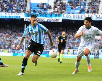 Racing salvó el invicto sobre la hora ante Banfield