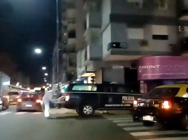 Muerte y misterio en Belgrano: hallan a un hombre apuñalado en plena calle