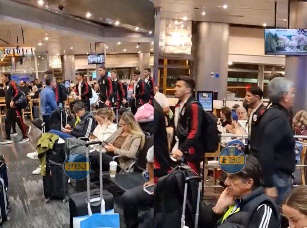 Hinchas de Boca sorprendieron al plantel de River en el aeropuerto: Vos sos de la B