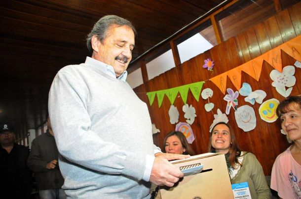 Alfonsin vota - octubre 2011