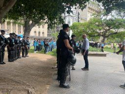 La Policía de la Ciudad desalojó a comunidades indígenas de la Plaza Lavalle